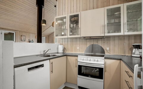Eikka - from the Sea: Køkken, Countertop, Gulvbelægning, Køkken Apparat, Indretning, Loft, Træ, Større Bandage, Etage, Cabinetry