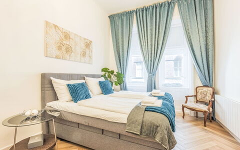Krakovska: Indretning, Etage, Gulvbelægning, Møbel, Textile, Soveværelse, Værelse, Sengetøj, Seng, Lejlighed