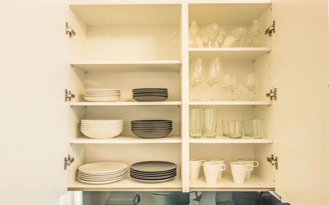 Krakovska: Hylde, Reoler, Møbel, Cabinetry, Indretning, Træ, Skab, Gulvbelægning, Køkken, Hjem