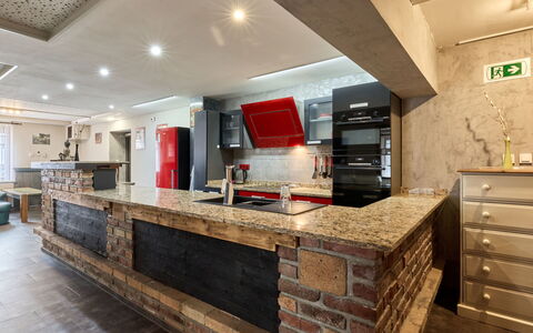 Rokytnice Nad Jizerou 2: Gulvbelægning, Møbel, Indretning, Etage, Træ, Loft, Countertop, Køkken, Cabinetry, Belysning