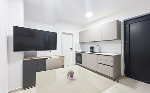Pula 192: Gulvbelægning, Indretning, Countertop, Møbel, Køkken, Etage, Cabinetry, Større Bandage, Loft, Belysning