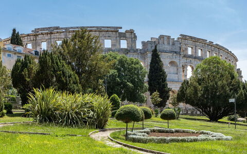 Pula 192: Altan, Villa
