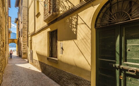 Nido nel Vicolo: Altan, Villa