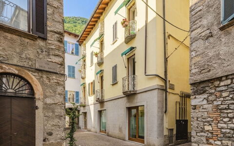 Nido nel Vicolo: Altan, Villa