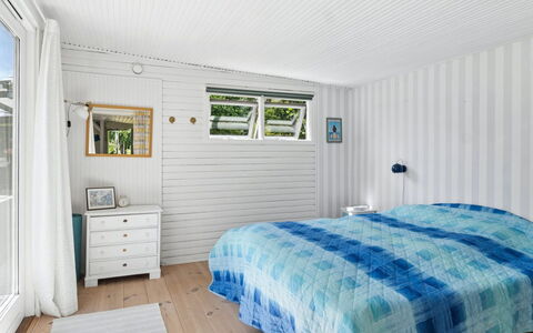 Nis - 1.4Km from the Sea: Træ, Loft, Indretning, Soveværelse, Gulvbelægning, Etage, Hjem, Sengetøj, Sengetøj, Seng