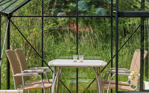Nis - 1.4Km from the Sea: Have, Udendørs Bord, Skygge, Udendørs Struktur, Udendørs Møbler, Gazebo, Design, Stol, Pavilion