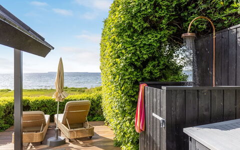 Femija - 50M from the Sea: Udendørs Møbler, Skygge, Hav, Have, Ocean, Hårdttræ, Eco Hotel, Dæk, Hæk, Planke