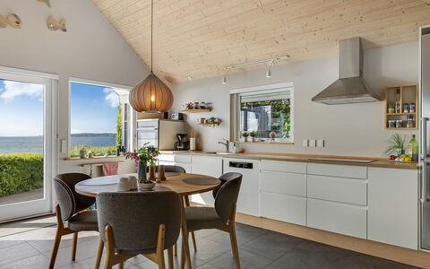 Femija - 50M from the Sea: Møbel, Gulvbelægning, Indretning, Træ, Loft, Etage, Køkken, Countertop, Lysarmatur, Hjem