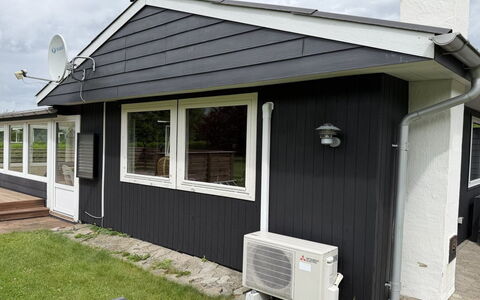 Melisande - from the Sea: Træ, Sidespor, Tag, Hus, Hjem, Sommerhus, Dør, Kompositmateriale, Gård