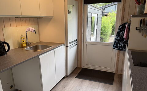 Melisande - from the Sea: Køkken, Køkken Apparat, Større Bandage, Countertop, Træ, Gulvbelægning, Køkkenvask, Indretning, Etage, Cabinetry