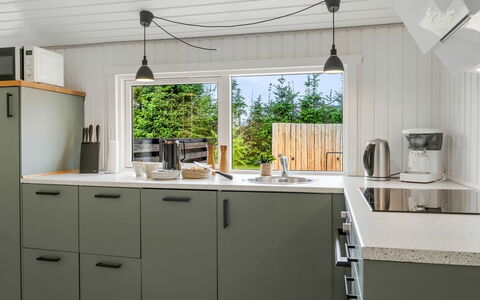 Ljuben - 1.9Km from the Sea: Køkken, Countertop, Køkken Apparat, Indretning, Cabinetry, Gulvbelægning, Møbel, Større Bandage, Loft, Komfur