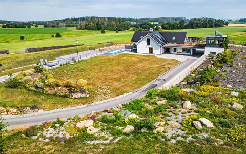 Dačice 100: Boligområde, Lejlighed, Estate, Udvej, Mansion, Altan, Villa, Svømmepøl