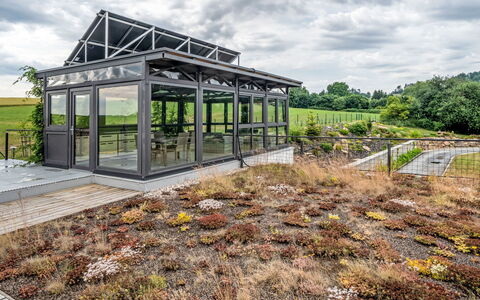 Dačice 100: Dagslys, Have, Skygge, Udendørs Struktur, Design, Plantation, Garden Bygninger, Skur, Farm