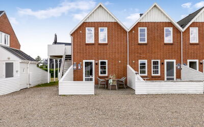 Outi - 1.5Km from the Sea