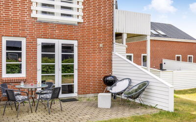Outi - 1.5Km from the Sea