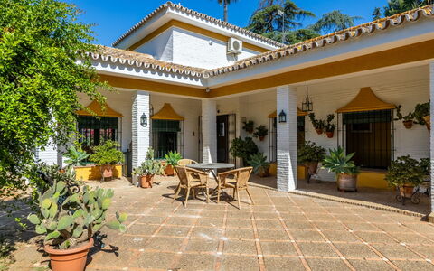 Finca Las Palmeras: Vindue, Facade, Sidespor, Sommerhus, Skydevindue, Maling, Lærk