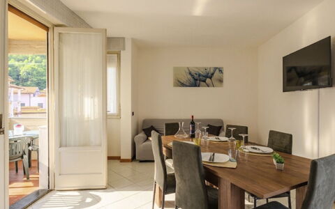 Casa Betulla: Indretning, Gulvbelægning, Etage, Loft, Lejlighed, Skygge, Stol, Lysarmatur, Lampe, Stueplante