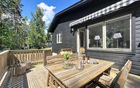 Skärgårdshem: Indretning, Gulvbelægning, Etage, Loft, Lejlighed, Skygge, Stol, Lysarmatur, Lampe, Stueplante