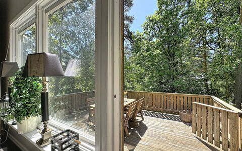 Skärgårdshem: Indretning, Gulvbelægning, Etage, Loft, Lejlighed, Skygge, Stol, Lysarmatur, Lampe, Stueplante