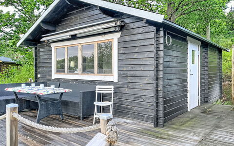 Sjöarpstugan: Træ, Sommerhus, Sidespor, Hjem, Dør, Garden Bygninger, Planke, Bjælkehytte, Hårdttræ, Veranda