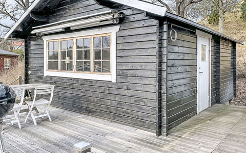 Sjöarpstugan: Indretning, Gulvbelægning, Etage, Loft, Lejlighed, Skygge, Stol, Lysarmatur, Lampe, Stueplante