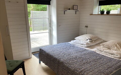Stanko - 300M from the Sea: Træ, Møbel, Etage, Gulvbelægning, Soveværelse, Seng, Hårdttræ, Sengetøj, Bed Frame, Bejdse