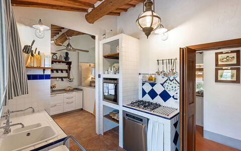 San Sano Retreat, Chianti Vineyard Views & Diving: Gulvbelægning, Indretning, Møbel, Køkken, Loft, Etage, Hjem, Belysning, Countertop, Værelse