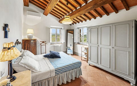 San Sano Retreat, Chianti Vineyard Views & Diving: Møbel, Indretning, Soveværelse, Seng, Gulvbelægning, Loft, Værelse, Hjem, Etage, Belysning