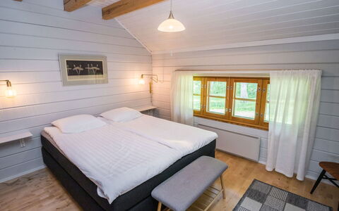 Rustholli17: Træ, Indretning, Loft, Gulvbelægning, Etage, Lysarmatur, Værelse, Seng, Soveværelse, Bed Frame
