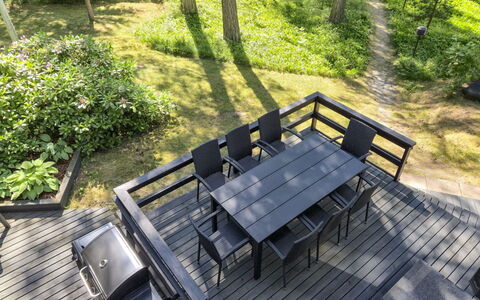 Rustholli17: Træ, Møbel, Udendørs Møbler, Udendørs Bord, Hårdttræ, Planke, Dæk, Skygge, Have, Boardwalk