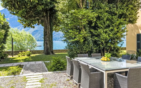 Cà Pendula: Møbel, Stol, Have, Udendørs Bord, Udendørs Møbler, Skygge, Køkken & Spisebord, Landscaping, Gård, Udvej