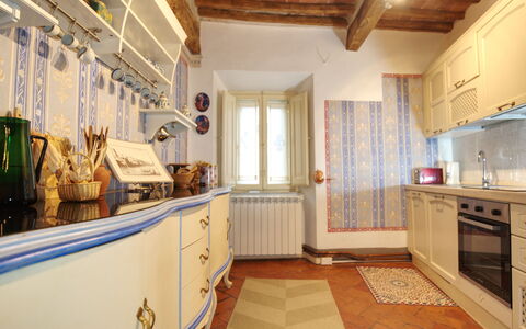 I Tre Camini: Indretning, Træ, Gulvbelægning, Møbel, Køkken, Etage, Cabinetry, Countertop, Værelse, Belysning
