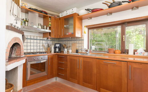 Cuculo: Køkken, Køkken Apparat, Countertop, Møbel, Cabinetry, Større Bandage, Indretning, Gulvbelægning, Træ, Loft