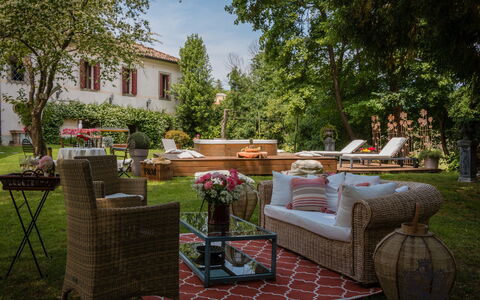 Villa Veneta - Historic Villa in the Prosecco Hill: Møbel, Bord, Udendørs Møbler, Stol, Have, Udendørs Bord, Skygge, Backyard, Gård, Kaffebord