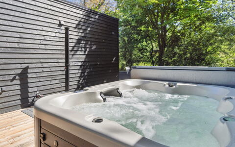 Eliene - 500M from the Sea: Badekar, Sanitærarmatur, Jacuzzi, Stueplante, Badeværelse