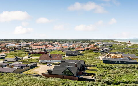Zina - 50M from the Sea: Tag, Boligområde, Landskab, Land Lot, Hjem, Sommerhus, Forstad, Estate, Mark, Arkivbilleder