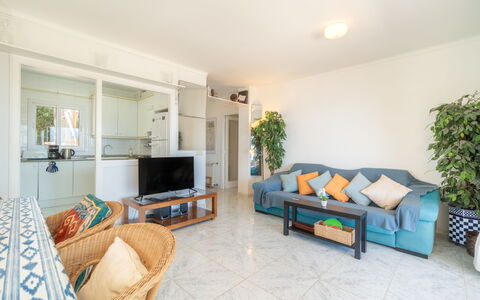 Magrana Pool House: Møbel, Gulvbelægning, Indretning, Etage, Træ, Couch, Loft, Stue, Værelse