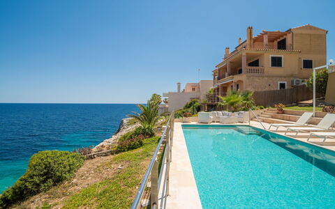 Magrana Pool House