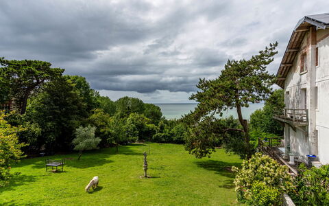 Villerville: Blå, Have, Lawn, Gård, Landscaping, Backyard, Stuehus