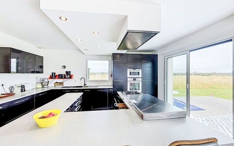 Maison Kergrosse: Køkken, Indretning, Møbel, Countertop, Gulvbelægning, Loft, Lysarmatur, Køkken Apparat, Etage, Belysning