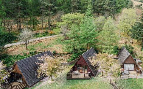 Glengarry Combi: Landdistrikt, Sommerhus, Have, Bjælkehytte, Hytte, Hårdttræ, Gård, Parkere, Landscaping, Garden Bygninger