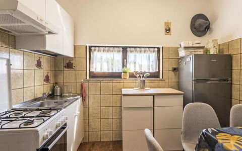 Francesco: Køkken, Større Bandage, Køkken Apparat, Countertop, Indretning, Møbel, Træ, Gulvbelægning, Cabinetry, Etage
