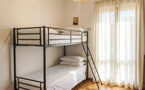 Francesco: Seng, Soveværelse, Træ, Sengetøj, Indretning, Sengetøj, Gulvbelægning, Etage, Møbel, Bed Frame