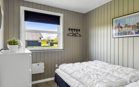 Susianna - 550M from the Sea: Træ, Soveværelse, Etage, Seng, Sengetøj, Loft, Sengetøj, Bed Frame, Sengetøj, Bejdse