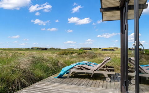Beatrice - 350M from the Sea: Land Lot, Dæk, Veranda, Eco Hotel, Boardwalk, Hårdttræ, Planke, Udendørs Struktur, Walkway