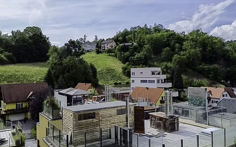Goldener Turm: Boligområde, Tag, Hjem, Urban Design, Altan, Lejlighed, Hældning