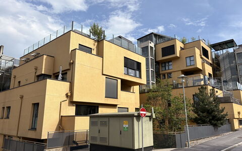 Goldener Turm: Bygning, Boligområde, Facade, Kvarter, Lejlighed, Arkitektur, Urban Design, Hjem, Altan, Ejerlejlighed