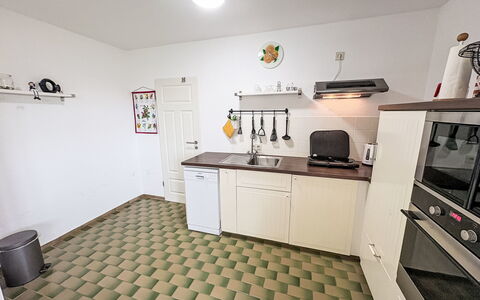 Friesenwohnung: Gulvbelægning, Etage, Køkken, Træ, Køkken Apparat, Større Bandage, Indretning, Komfur, Cabinetry, Countertop