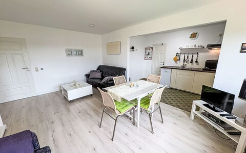 Friesenwohnung: Møbel, Gulvbelægning, Etage, Træ, Indretning, Trægulve, Værelse, Stue, Couch, Lejlighed