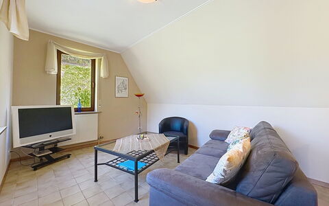 Schömbs: Møbel, Indretning, Gulvbelægning, Væg, Etage, Couch, Loft, Træ, Stue, Værelse